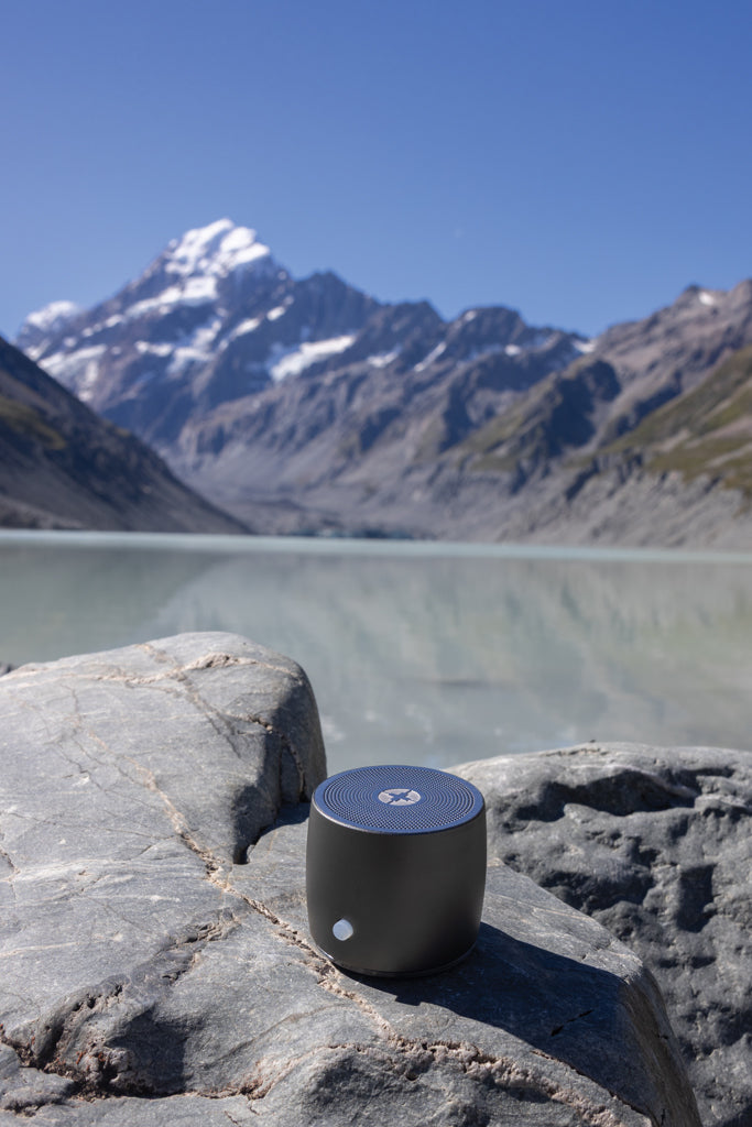 Load image into Gallery viewer, Swiss Peak RCS recycled aluminum 3W bass speaker - Custom Wood Designs