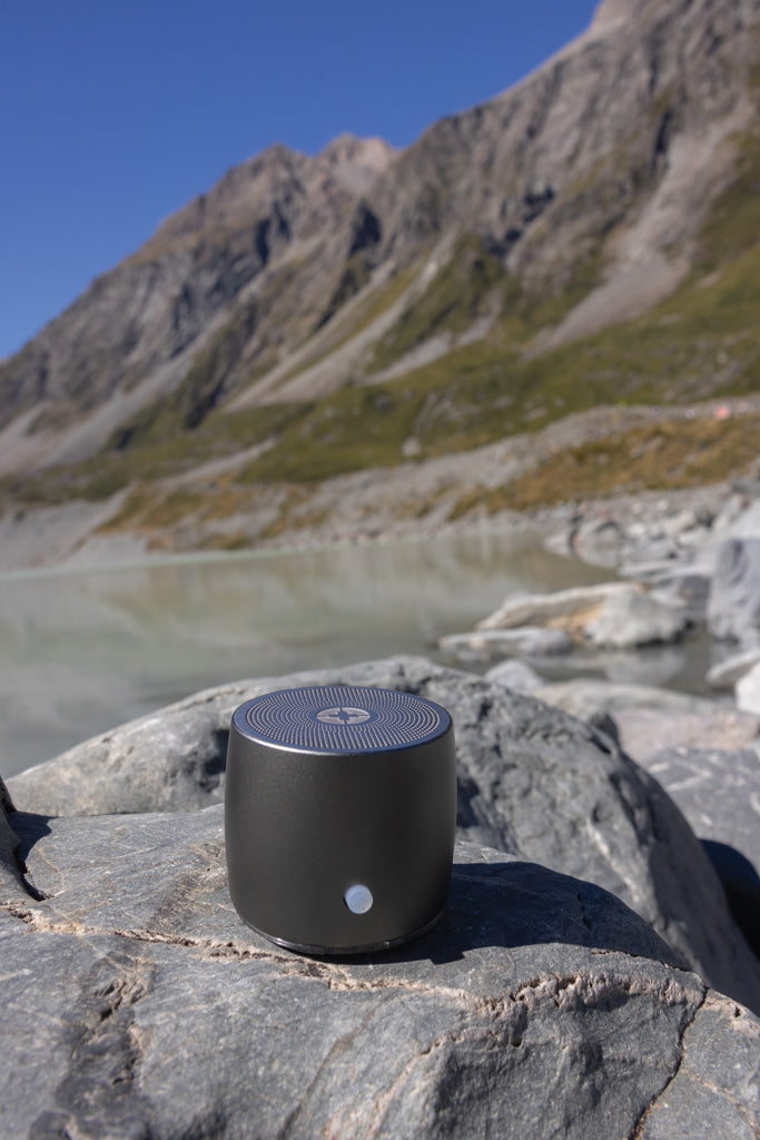 Load image into Gallery viewer, Swiss Peak RCS recycled aluminum 3W bass speaker - Custom Wood Designs