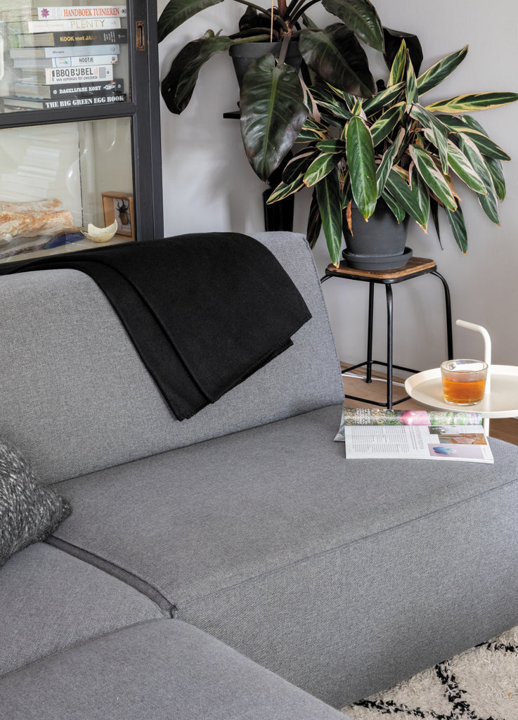 Load image into Gallery viewer, Fleece blanket in pouch - Custom Wood Designs