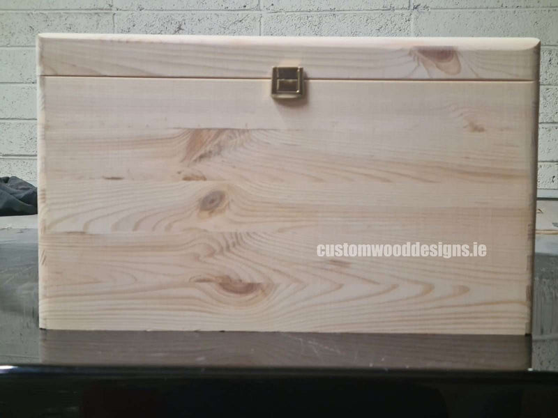 Load image into Gallery viewer, Pine Box MPB3 Custom Wood Designs __label: Upload Logo pine-box-mpb3custom-wood-designs-735250_bf6e5540-cad0-4d49-8805-940b9f10fd28