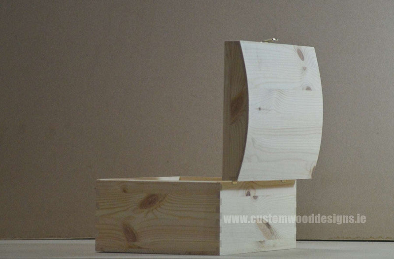 Load image into Gallery viewer, Pine Wood Chest CB5 35 X 25 X 18,5 cm Chest Box pin bedroom deco box box with lid chest container lock room deco wood wooden pine-wood-chest-cb5-35-x-25-x-185-cmcustom-wood-designschest-box-782015_f62cfc00-3925-4454-9600-b9126894f8f8