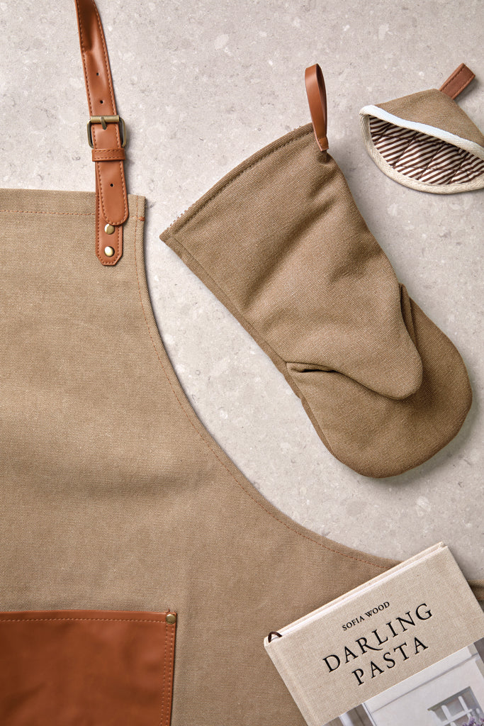 Load image into Gallery viewer, VINGA Asado oven mitt - Custom Wood Designs
