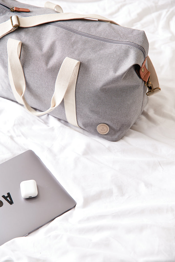 Load image into Gallery viewer, Sortio weekend bag - Custom Wood Designs
