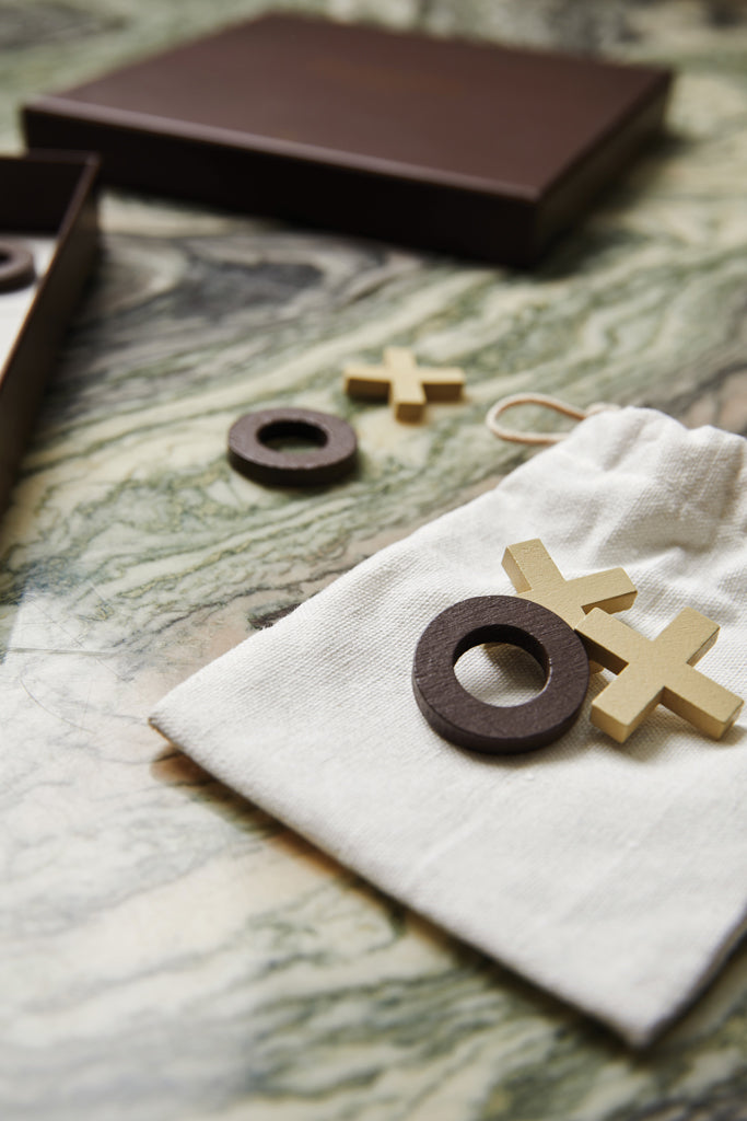 Load image into Gallery viewer, Criss-cross coffee table game - Custom Wood Designs
