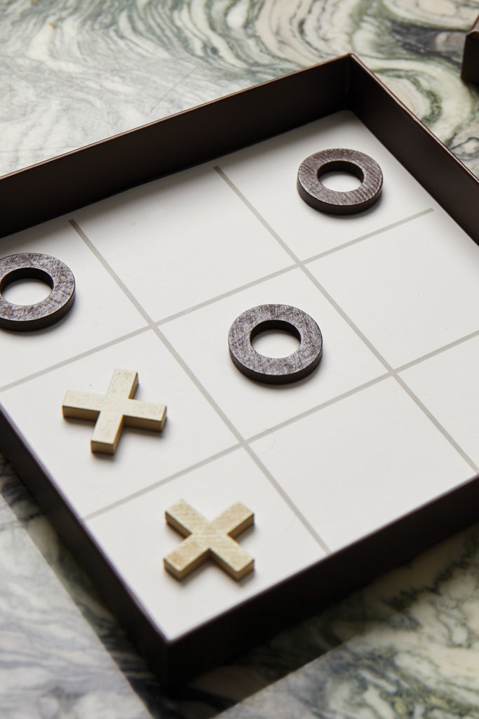 Load image into Gallery viewer, Criss-cross coffee table game - Custom Wood Designs
