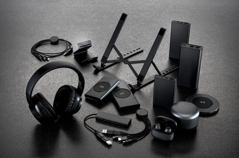 Load image into Gallery viewer, Terra RCS recycled aluminium hub with 3 USB ports - Custom Wood Designs
