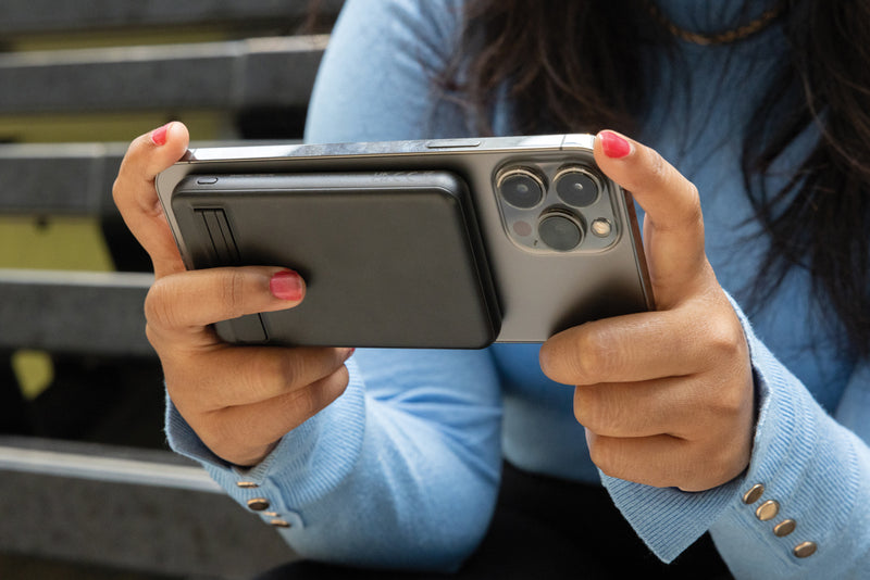 Load image into Gallery viewer, Zen RCS rplastic 5000 mah 5W magnetic bamboo powerbank - Custom Wood Designs
