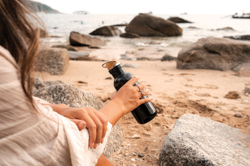 Load image into Gallery viewer, RCS RPET bottle with bamboo lid and handle - Custom Wood Designs
