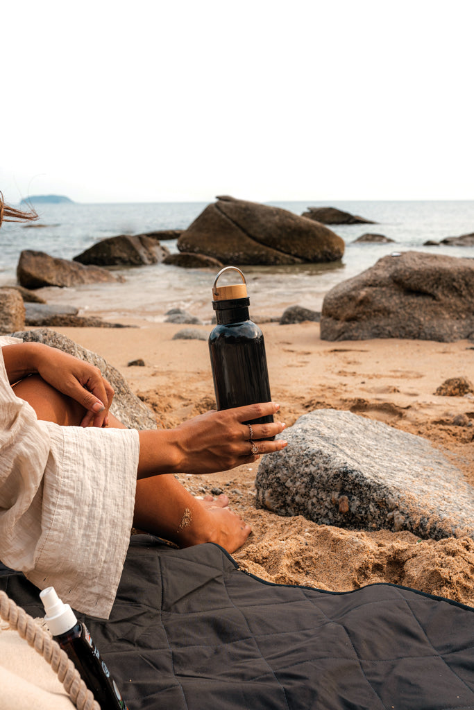 Load image into Gallery viewer, RCS RPET bottle with bamboo lid and handle - Custom Wood Designs
