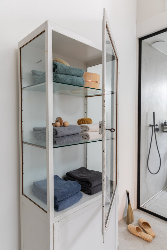 Load image into Gallery viewer, Sakura AWARE™ 500 gsm bath towel 50x100cm - Custom Wood Designs
