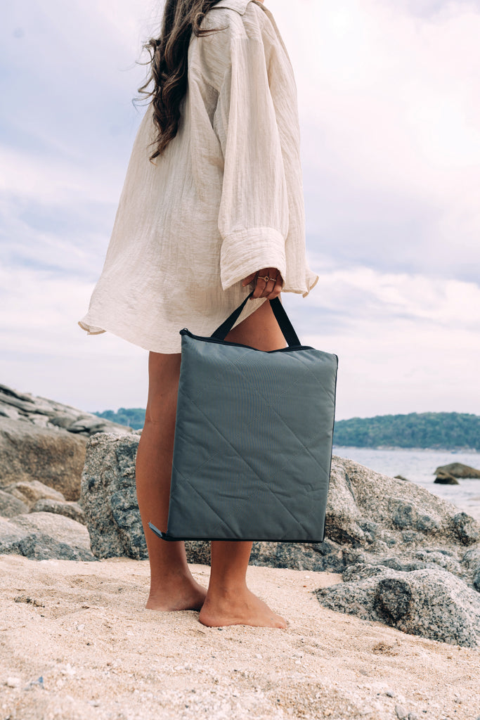 Load image into Gallery viewer, RPET foldable quilted picnic blanket - Custom Wood Designs
