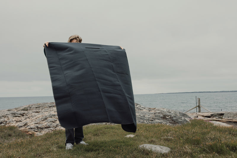 Load image into Gallery viewer, VINGA Baltimore RCS picnic blanket - Custom Wood Designs VINGA Baltimore RCS picnic blanket made from [material] –  [use_case] | Custom Wood Designs
