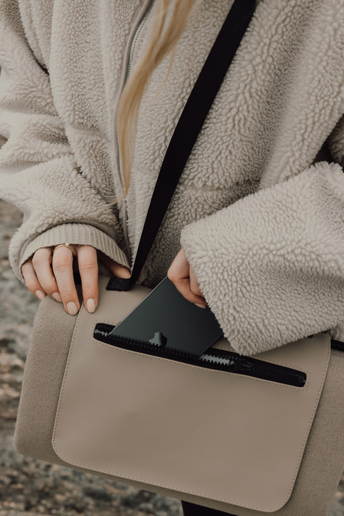 Load image into Gallery viewer, VINGA Baltimore RCS picnic blanket - Custom Wood Designs VINGA Baltimore RCS picnic blanket made from [material] –  [use_case] | Custom Wood Designs
