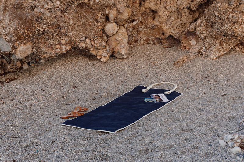 Load image into Gallery viewer, VINGA Volonne AWARE™ recycled canvas beach mat - Custom Wood Designs
