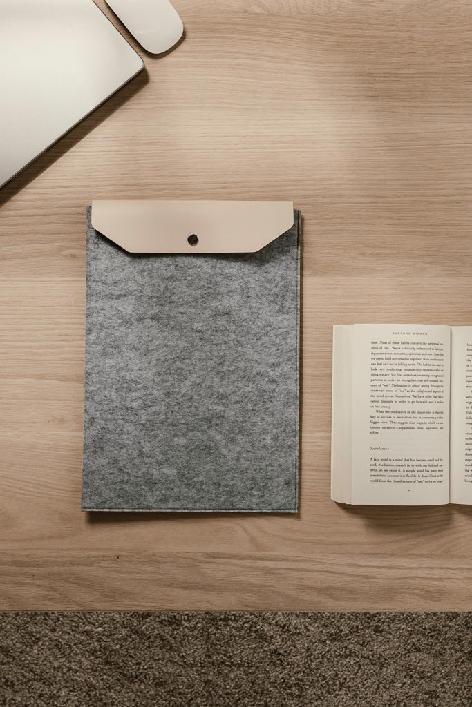 Load image into Gallery viewer, Albo GRS recycled felt 15" laptop sleeve - Custom Wood Designs
