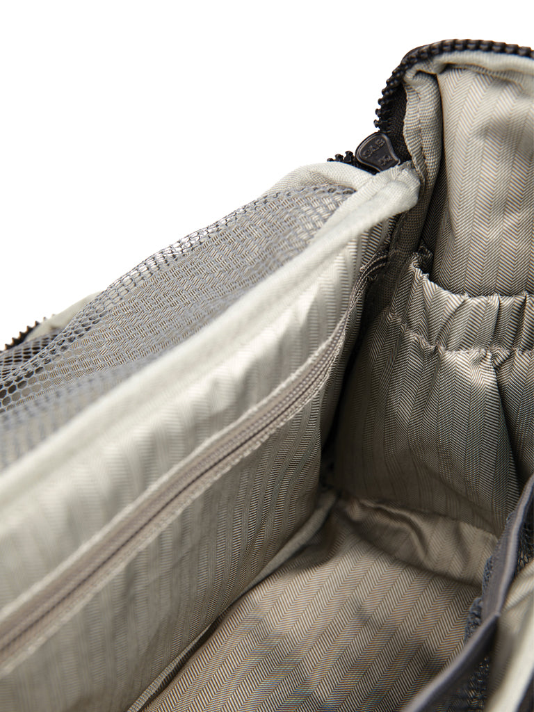 Load image into Gallery viewer, Baltimor travel toiletry bag - Custom Wood Designs
