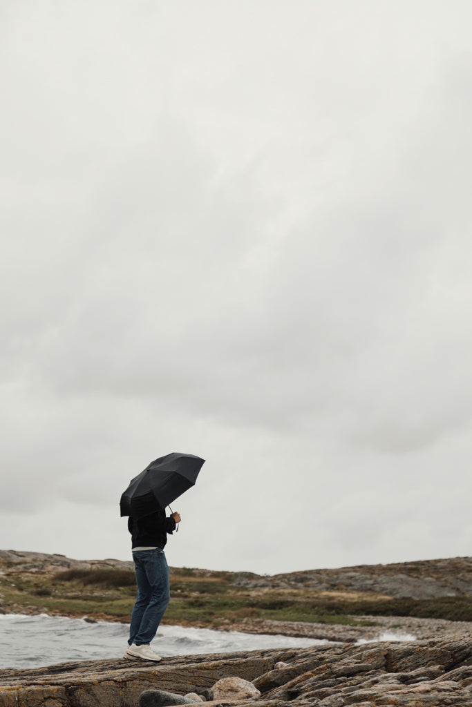 Load image into Gallery viewer, VINGA Baltimore AWARE™ RPET 21" umbrella - Custom Wood Designs
