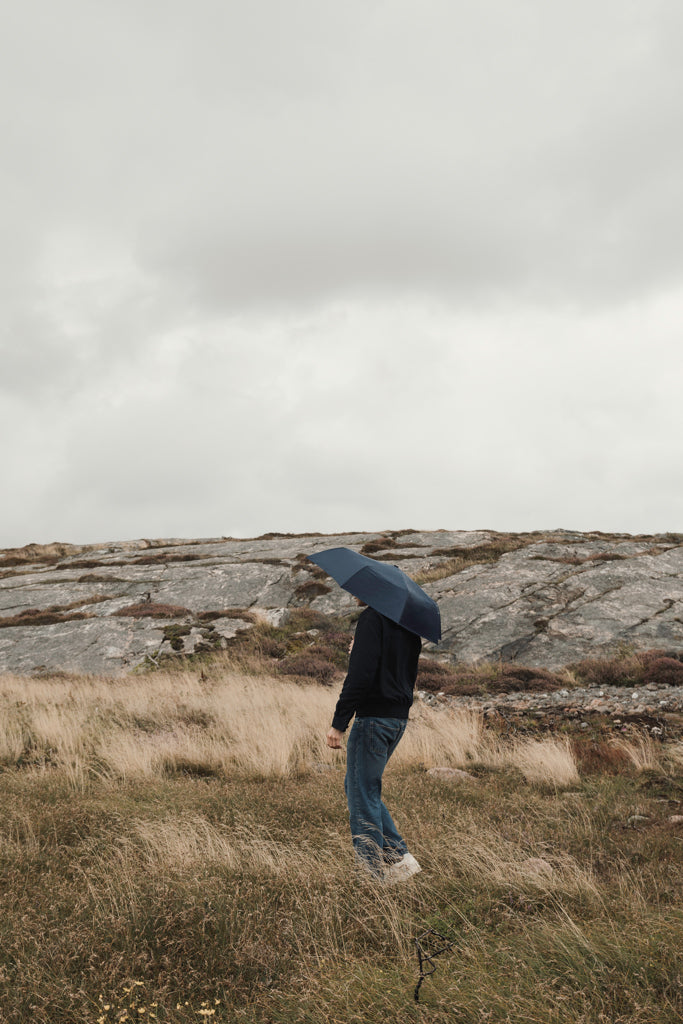 Load image into Gallery viewer, VINGA Baltimore AWARE™ RPET 21" umbrella - Custom Wood Designs
