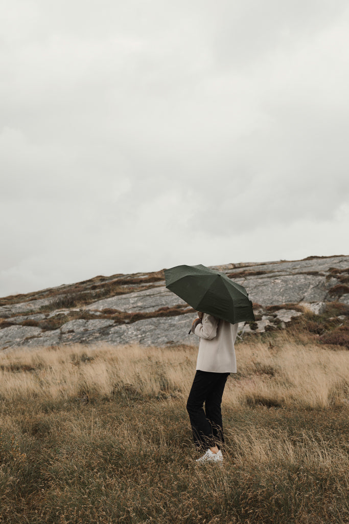 Load image into Gallery viewer, VINGA Baltimore AWARE™ RPET 21" umbrella - Custom Wood Designs
