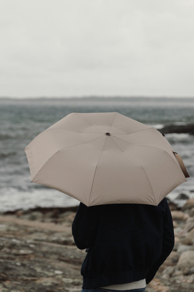 Load image into Gallery viewer, VINGA Baltimore AWARE™ RPET 21" umbrella - Custom Wood Designs
